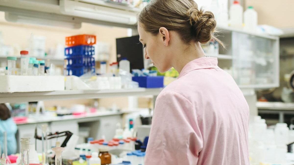 Zinātnieks laboratorijā